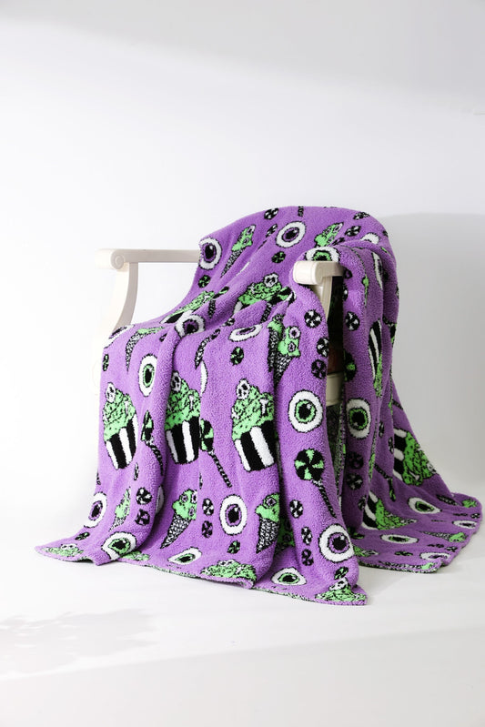 THE DAILY HOME | Not So Spooky Throw Blanket