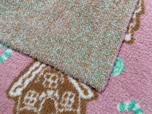 THE DAILY HOME | Gingerbread Wonderland Throw